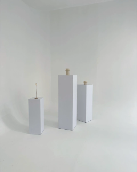 Studio Lounge - cenário de fundo infinito com iluminação natural e profissional